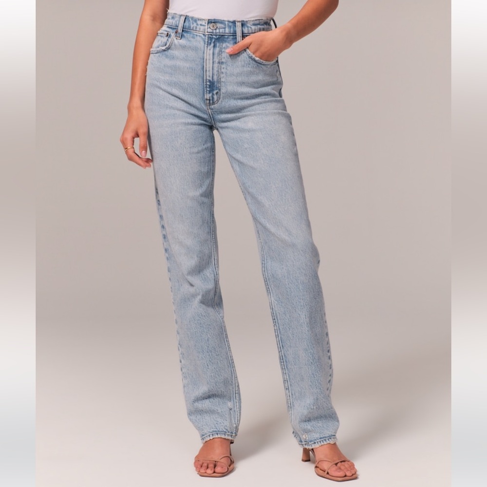 NWOT Abercrombie 90s Straight Jean